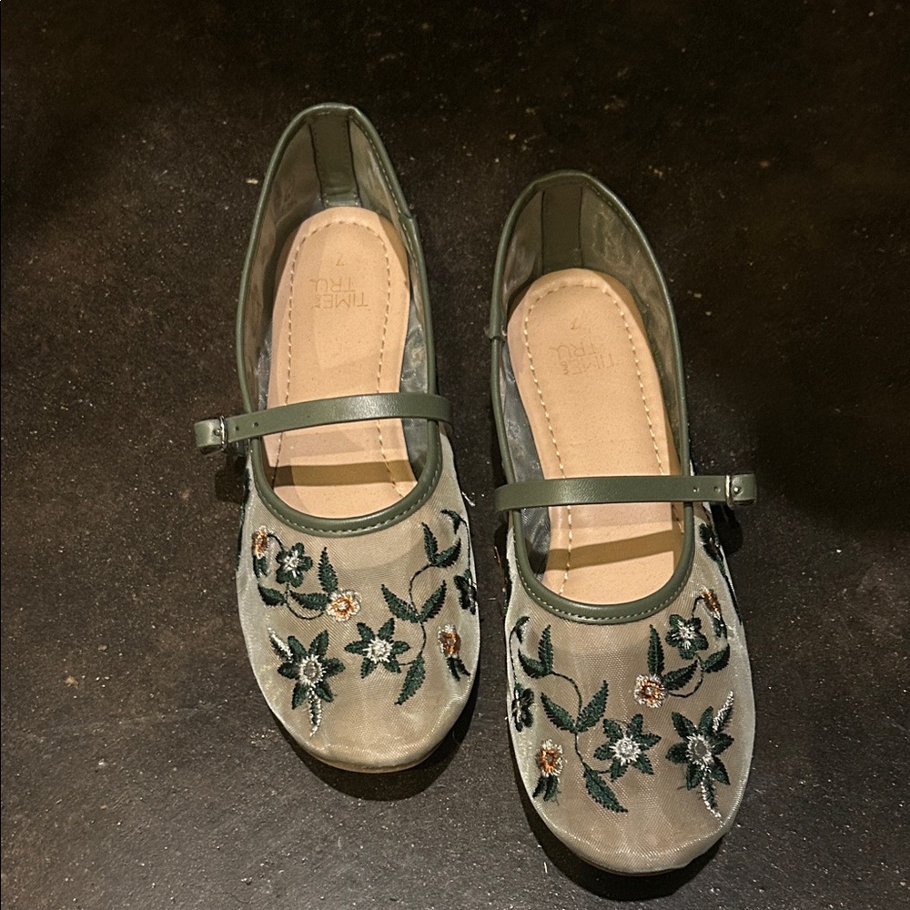Time and Tru Green Floral Embroidered Mary Jane Shoes
